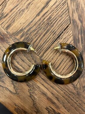 Tortoiseshell Hoop Earrings - Chunky C Resin